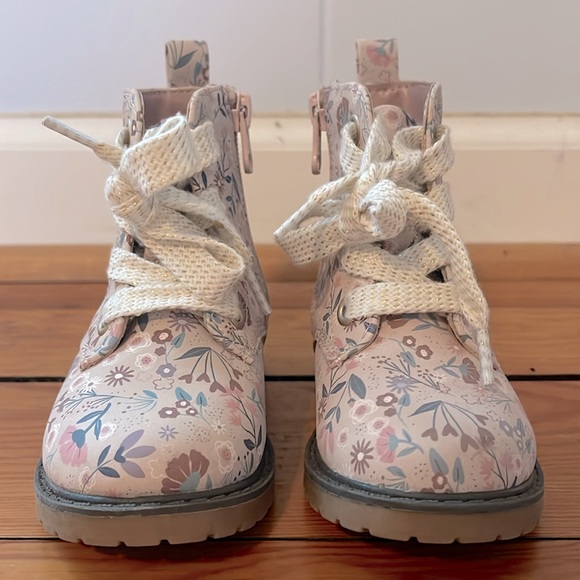 CAT & JACK EUC Girls Famous Popular Light Pink Floral Boots - Picture 2 of 2